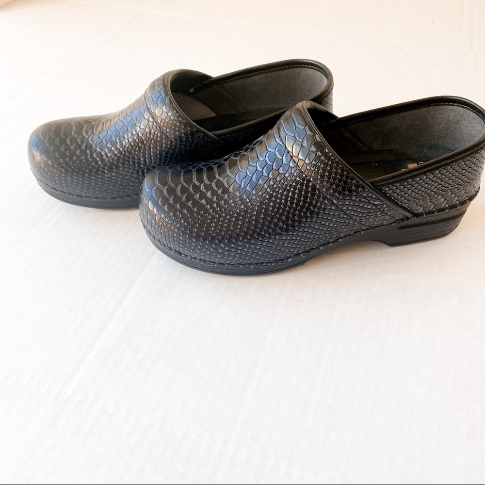 Dansko XP Black Snakeskin Stapled Leather Clogs Size 41